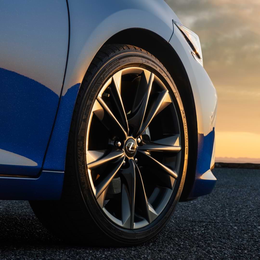 2021 Lexus ES alloy wheels