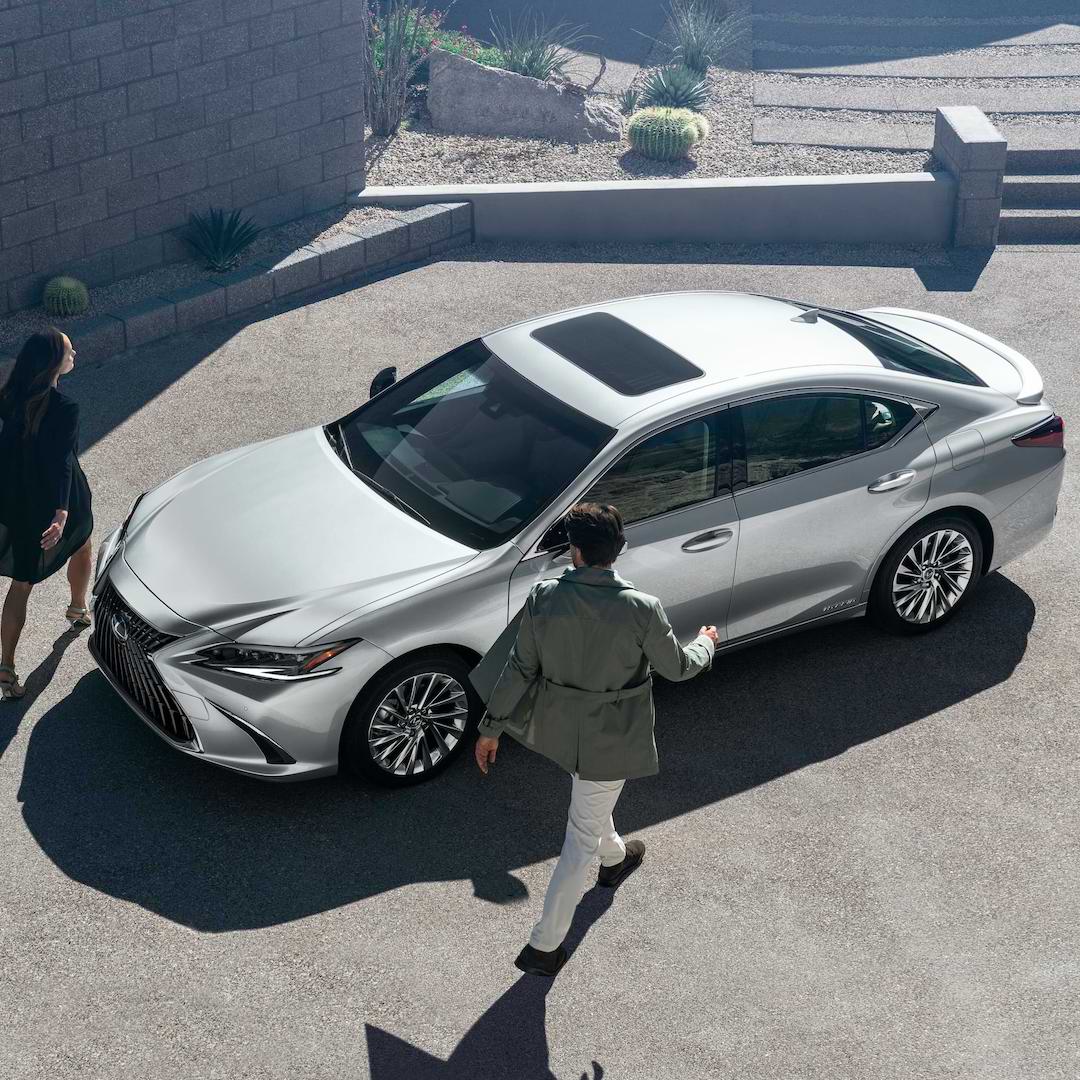 2021 Lexus ES from above